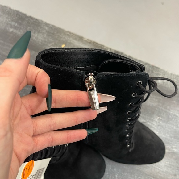 Women’s 8.5 Vince Camuto booties - Picture 3 of 8